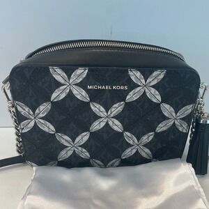 NWT!‎ Michael Kors Crossbody MD Camera Bag Black/Silver Floral Monogram
